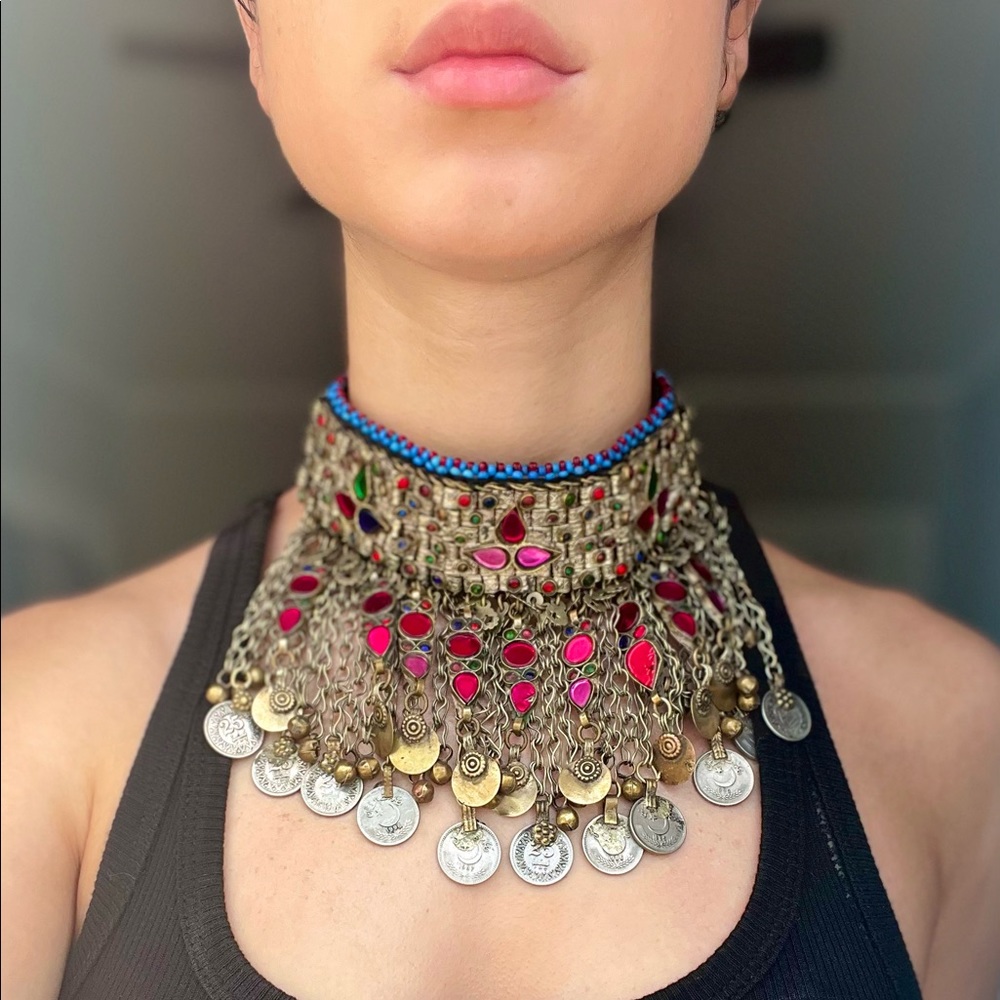 Statement collar necklace - similar to the necklace worn by kourtney k in Cuba